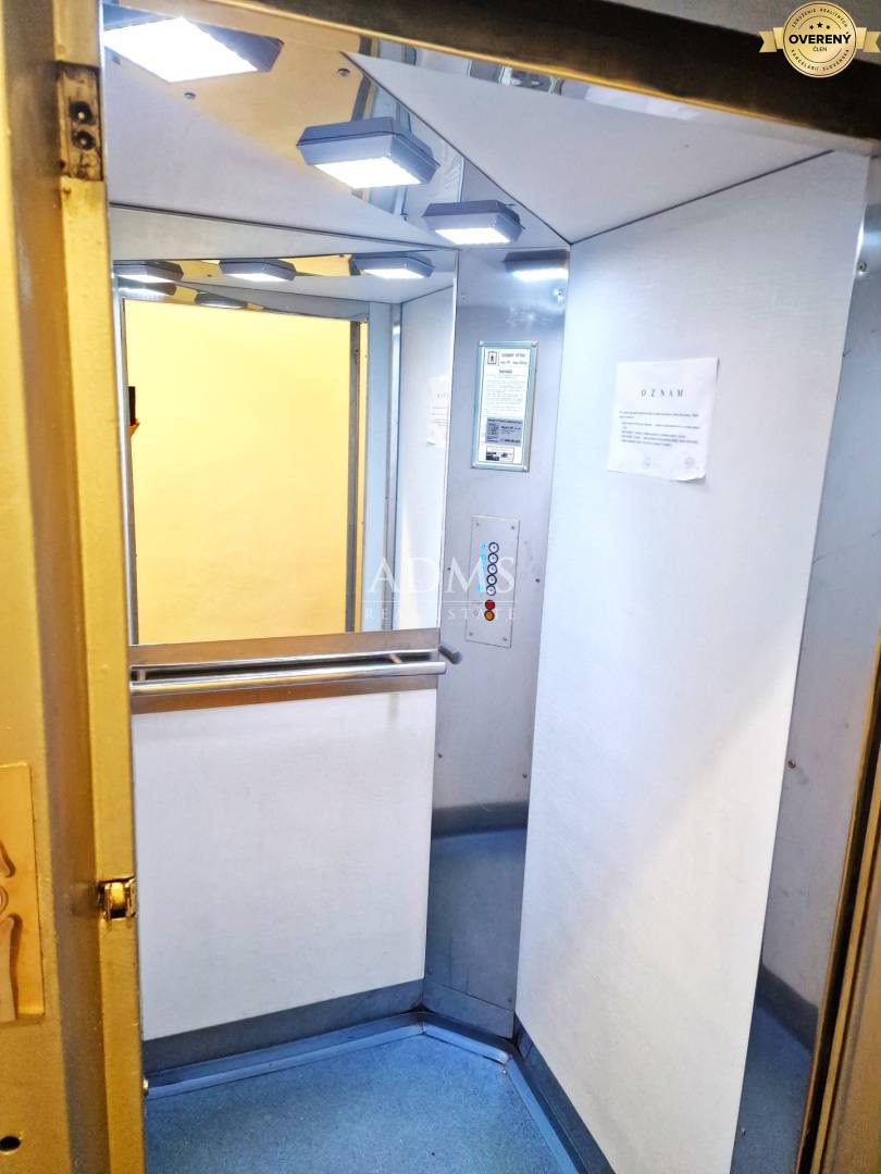 Multifunctional building in the wider city center of Martin